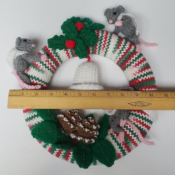 ✨️HOST PICK✨ Handcrafted Knitted Christmas Wreath Mice Pinecones Holly and Bell - Picture 11 of 11